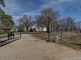 334 Sandy Oaks Dr, Seguin, TX 78155