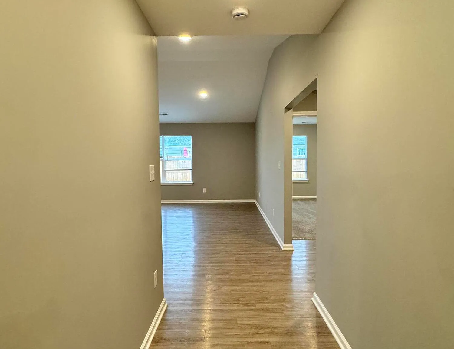 3 bed, 2.0 bath, 1625 sqft, $2,100 — Photo 3