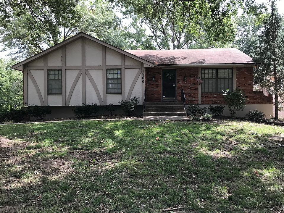 1st image of 500 NE Lee Dr