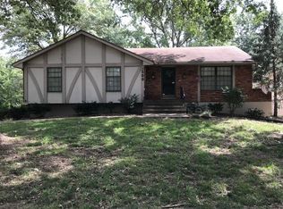 500 NE Lee Dr, Blue Springs, MO 64014