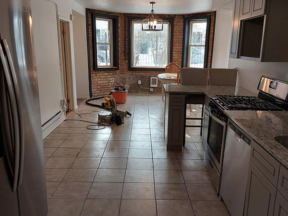 4th image of 3252 W Wabansia Ave #1