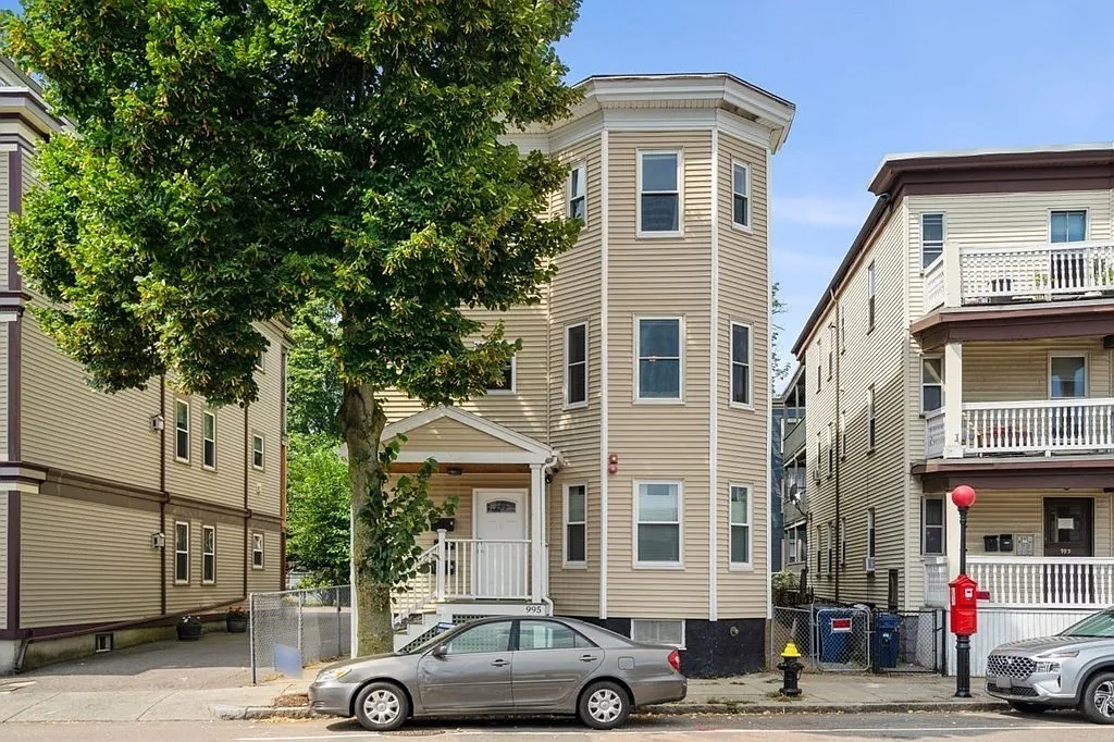 3 bed, $3,300 — Photo 2