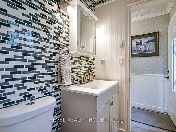 5th image of 1112 Shamrock Marina Rd