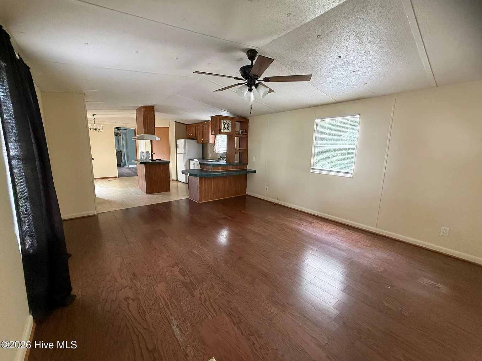 3 bed, 2.0 bath, $950 — Photo 2