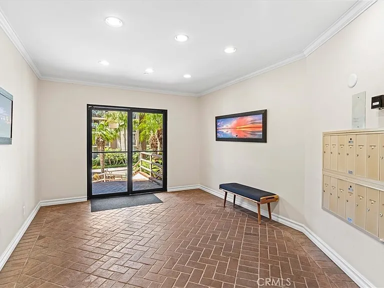 512 Esplanade #103 — Photo 32