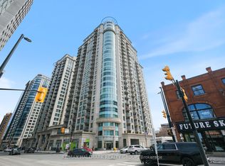 200 Rideau St #706, Ottawa, ON K1N5Y1