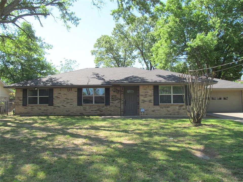1st image of 310 Hall Dr
