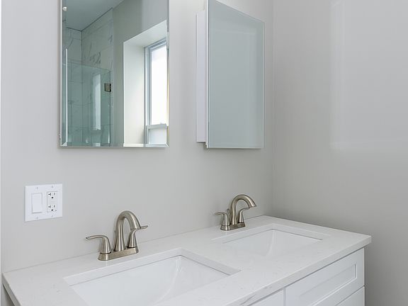 5th image of 818 N Oakley Blvd #2R