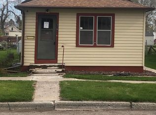 516 3rd St SW, Jamestown, ND 58401