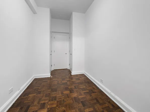 300 East 57th Street image 5 of 8