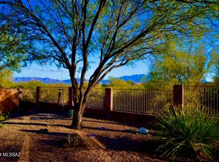 475 W Moorwood St, Green Valley, AZ 85614