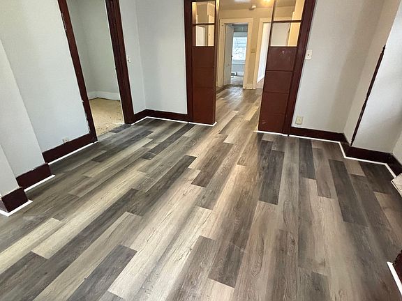 5th image of 910 Dakin St