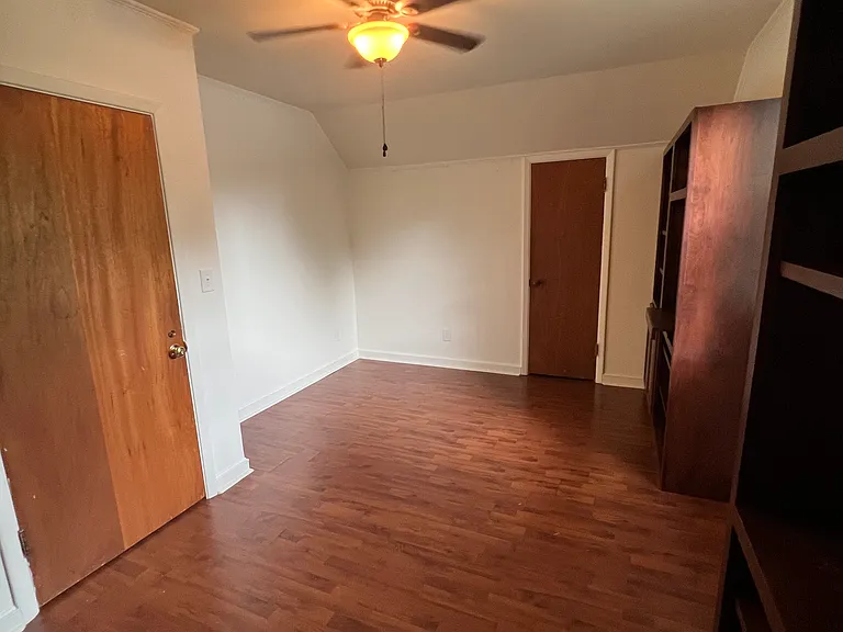 516 N Park St — Photo 24