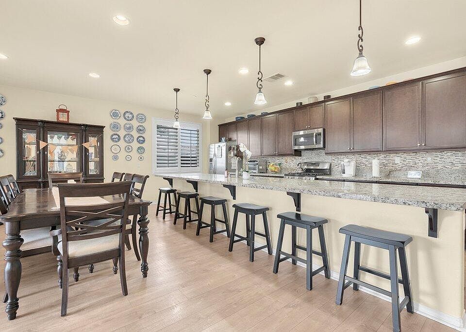 1st image of 43774 Anatra Pl