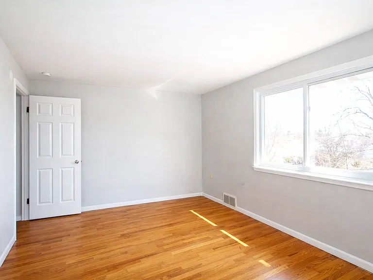 355 Moon Clinton Rd — Photo 4