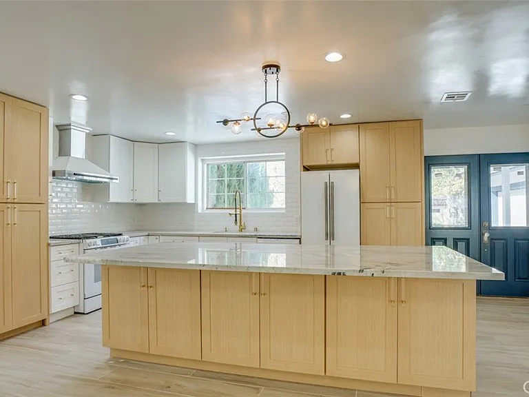 24306 Gilmore St — Photo 11
