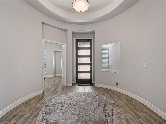 5th image of 933 Vista Ln