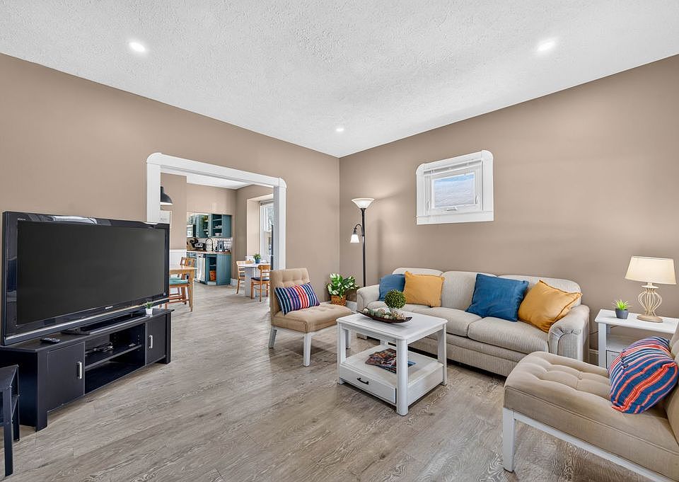 1st image of 267 Leeds Ave