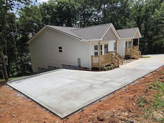 2nd image of 5724 Wallwood Rd