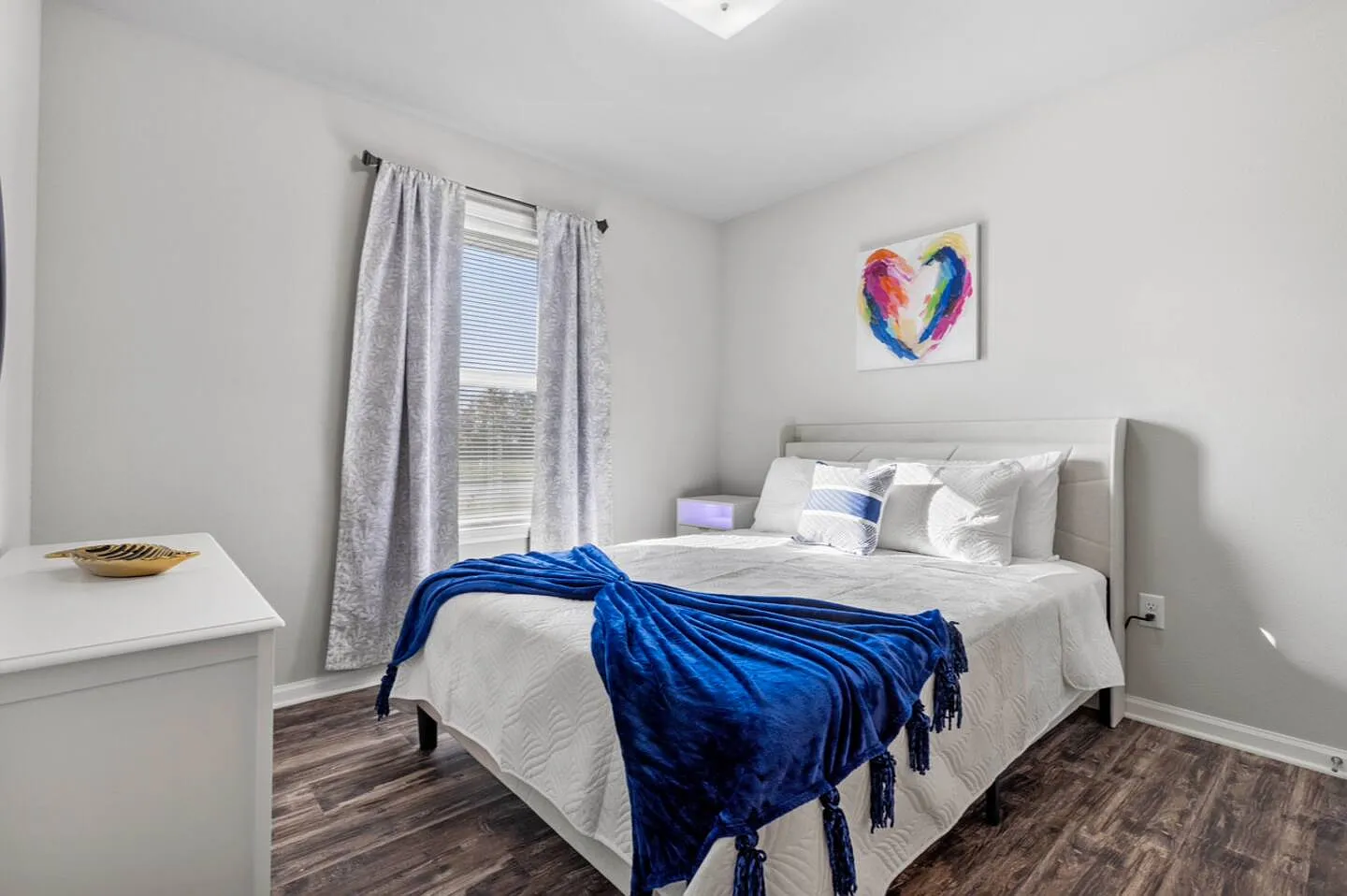 3 bed, 1200 sqft, $7,900 — Photo 3