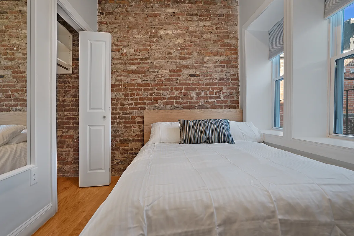 Building Photo - 162 Cottage St #2C