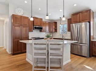 1408 Valleyview Rd, Chaska, MN 55318