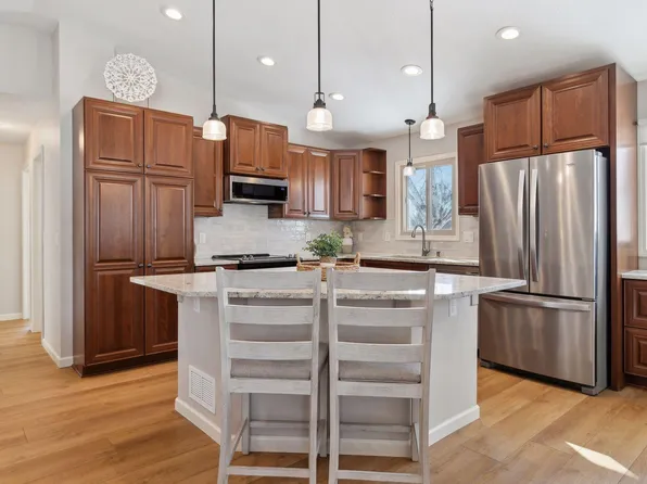 1408 Valleyview Rd, Chaska, MN 55318