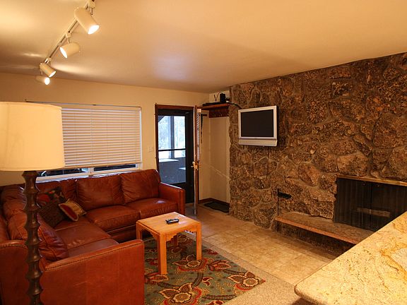 2nd image of 466 Hi Country Drive