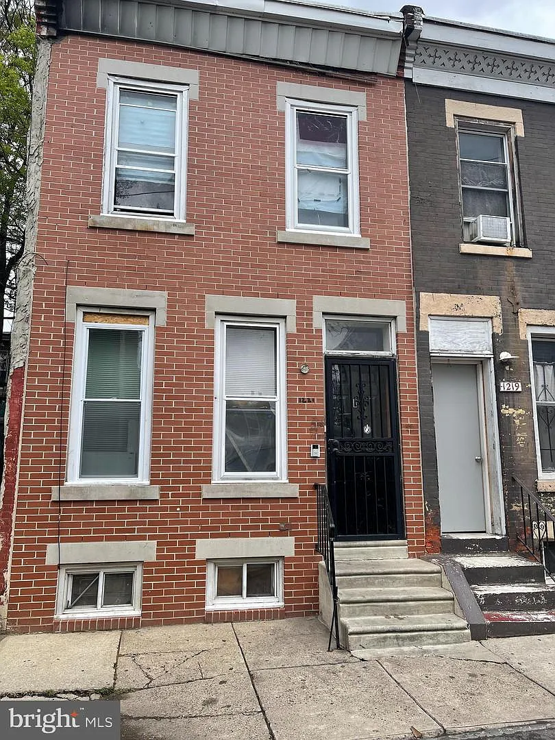 1221 W Harold St photo 1