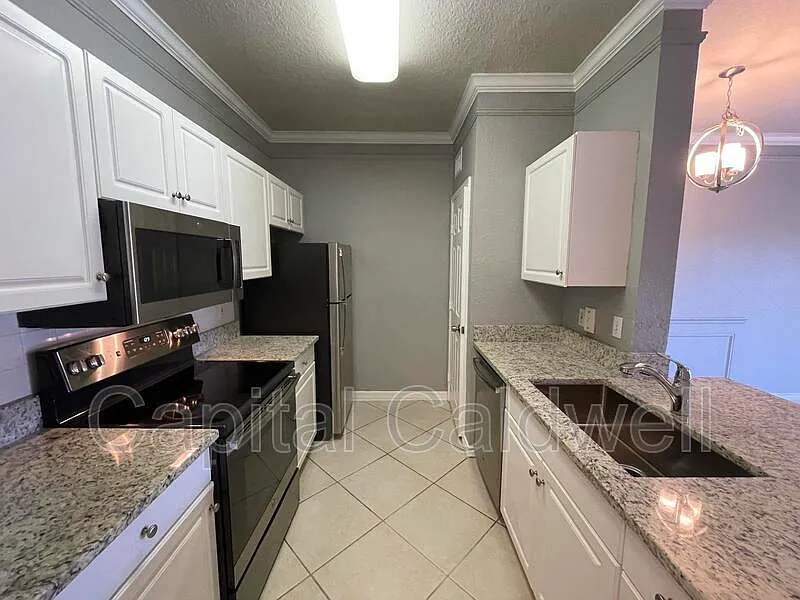 1 bed, 1.0 bath, 656 sqft, $1,350 — Photo 2