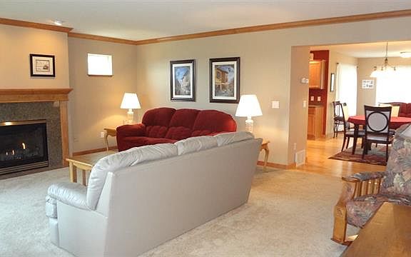 3rd image of 1401 Daybreak Dr