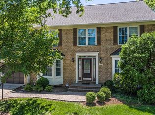 5210 Honeysuckle Ct, Centreville, VA 20120