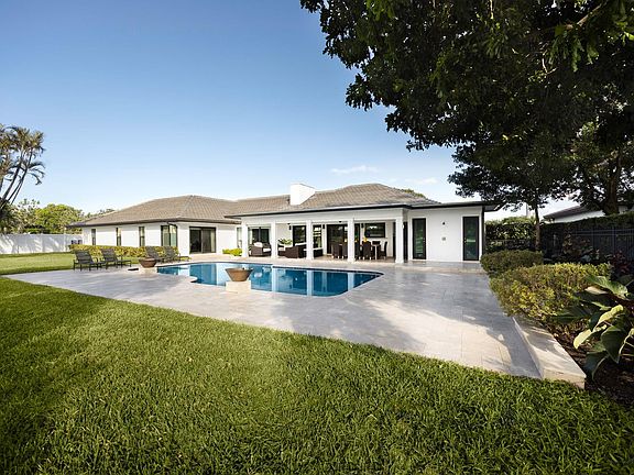 5th image of 4725 NE 25th Avenue