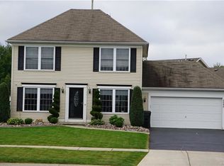 2242 Winterberry Dr, Lake View, NY 14085