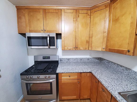 2nd image of 817 N Garfield Ave