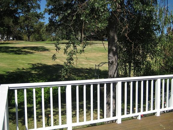 Walk onto golf course