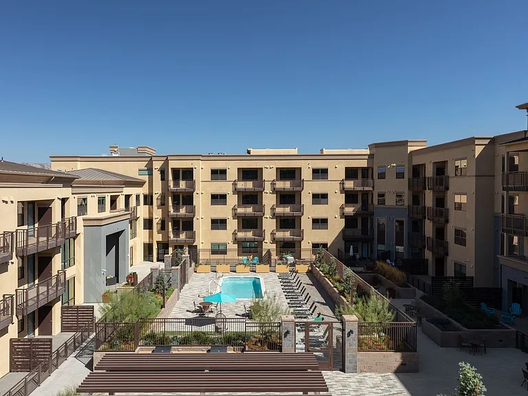 Sunsweet Apartments — Photo 39