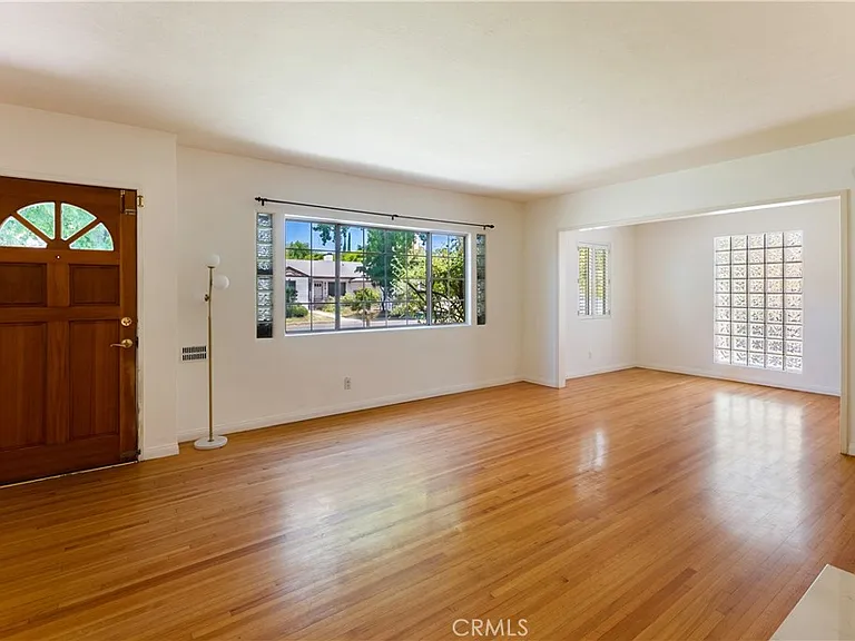 4722 Ventura Canyon Ave — Photo 5