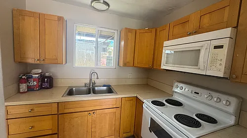 52 Hoonani St Photo 1