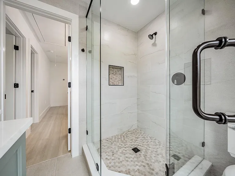 2nd Upstairs Bath Shower