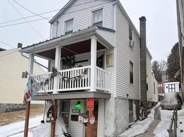 1122 Tioga St, Coal Township, PA 17866