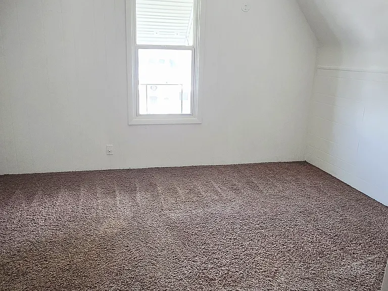 224 Catherine St — Photo 24