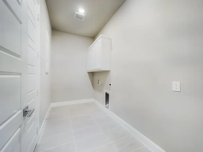 11192 Hocking Hills Dr — Photo 3