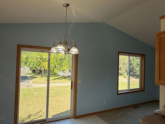 5th image of 230 Dale Cir