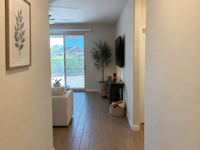 477 W Aberdeen Pl — Photo 3