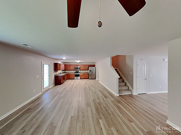 2nd image of 1936 Pavilion Dr