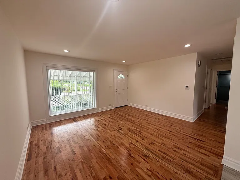 542 Cherry Ln — Photo 7