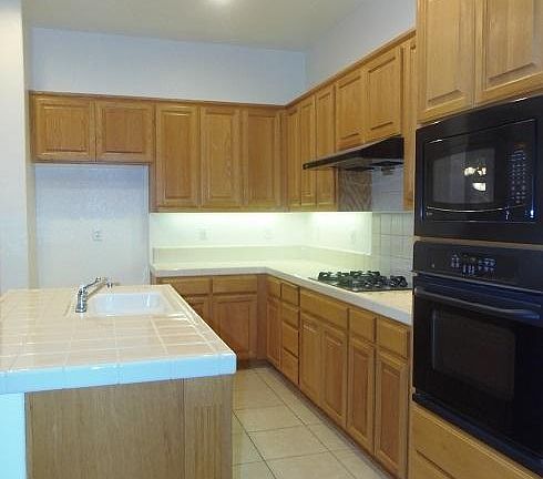 3rd image of 2923 Safford Ave