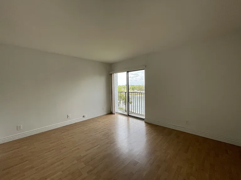 8560 N Sherman Cir #504 — Photo 8