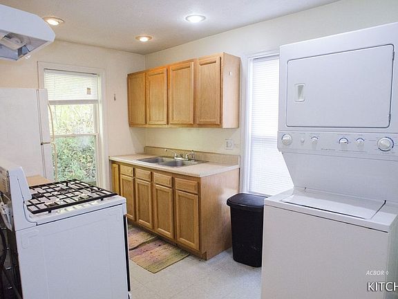 5th image of 111 Franklin Ave